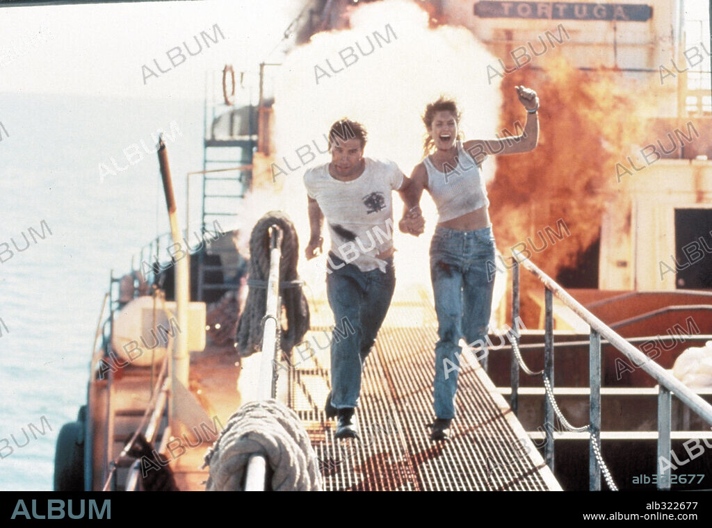 CINDY CRAWFORD y WILLIAM BALDWIN en CAZA LEGAL, 1995 (FAIR GAME), dirigida por ANDREW SIPES. Copyright SILVER PICTURES.