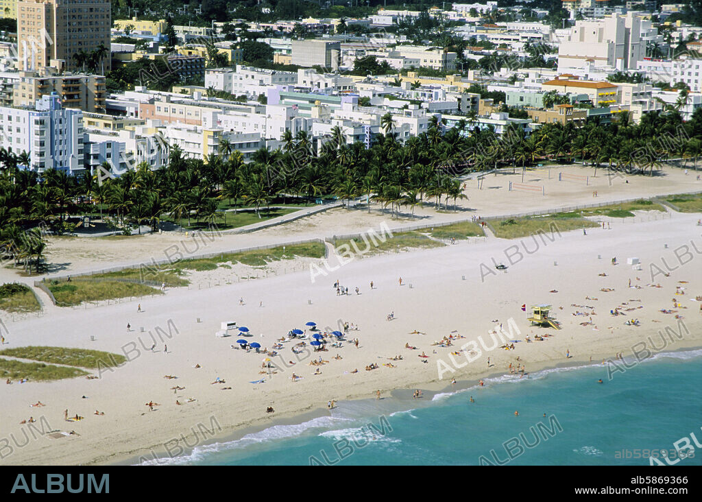 South Miami Beach; vista aérea con edificios y playa a la altura de Ocean Drive (distrito Art Deco).