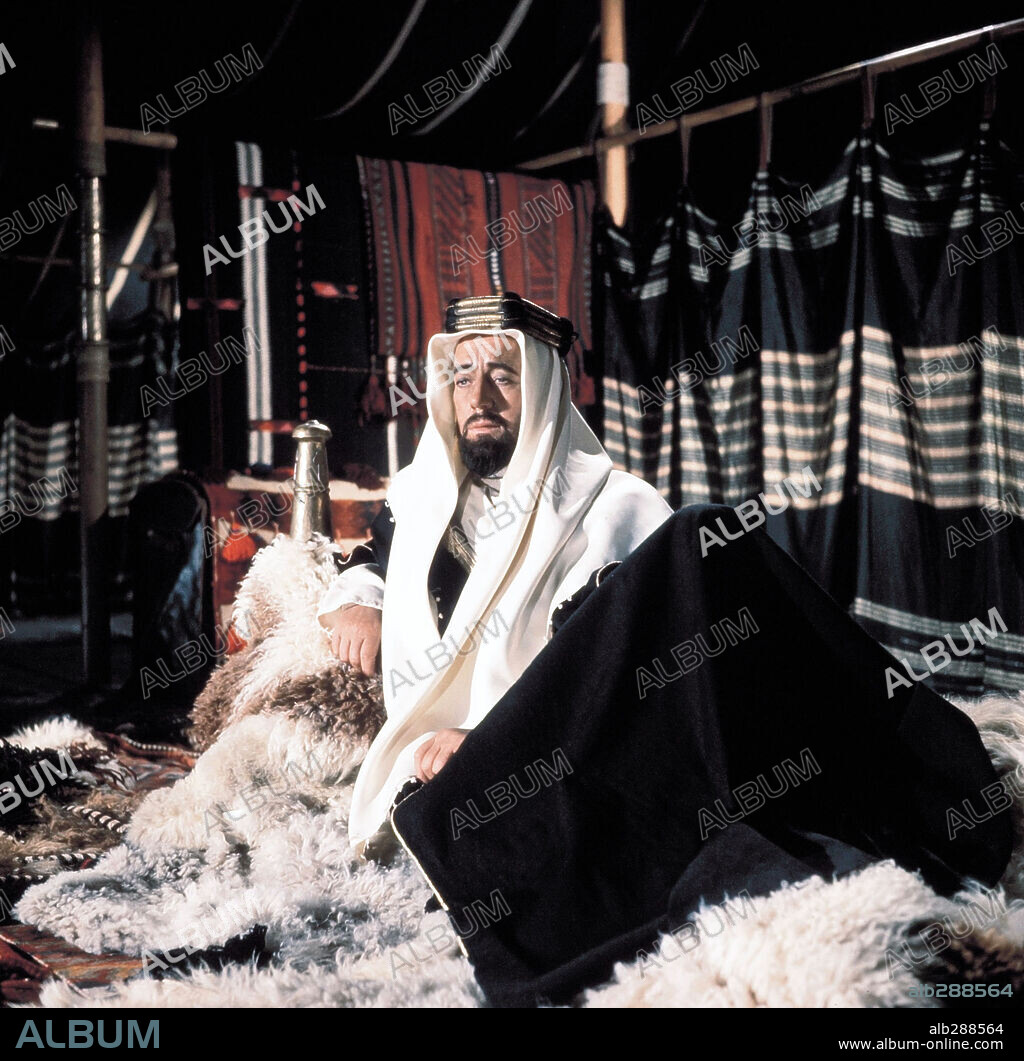 ALEC GUINNESS en LAWRENCE DE ARABIA, 1962 (LAWRENCE OF ARABIA), dirigida por DAVID LEAN. Copyright COLUMBIA PICTURES.