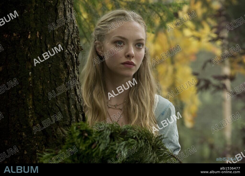 AMANDA SEYFRIED en CAPERUCITA ROJA, 2011 (RED RIDING HOOD), dirigida por CATHERINE HARDWICKE. Copyright WARNER BROS. PICTURES.