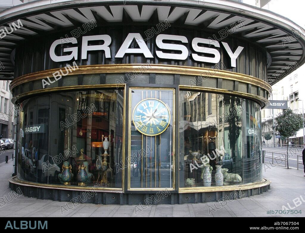 LAREDO ELADIO. JOYERIA GRASSY SITUADA EN EL BAJO DEL EDIFICIO GRASSY SITUADO EN LA CALLE GRAN VIA 1 QUE FUE CONSTRUIDO EN 1916.