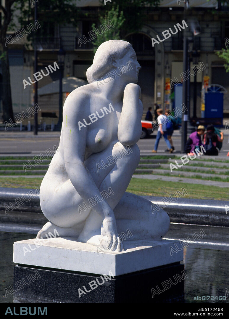 JOSEP CLARA I AYATS (1878-1958). PLAZA DE CATALUNA - LA DIOSA - 1909 - ESCULTURA EN MARMOL.