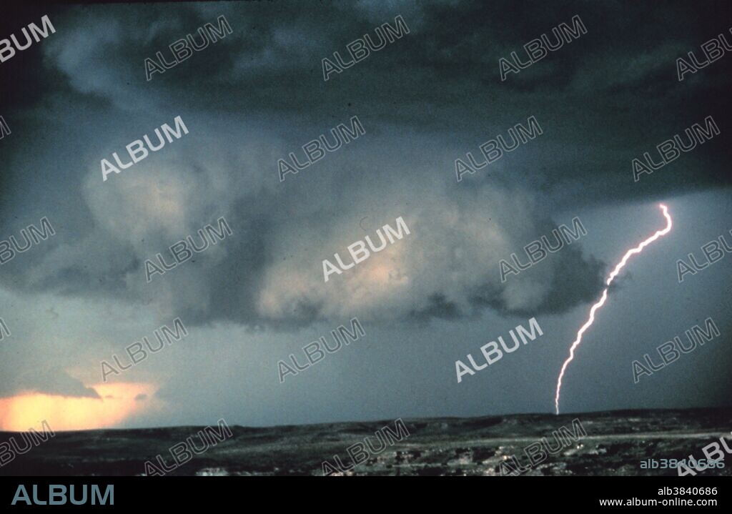 Wall Cloud with Lightning - Album alb3840686