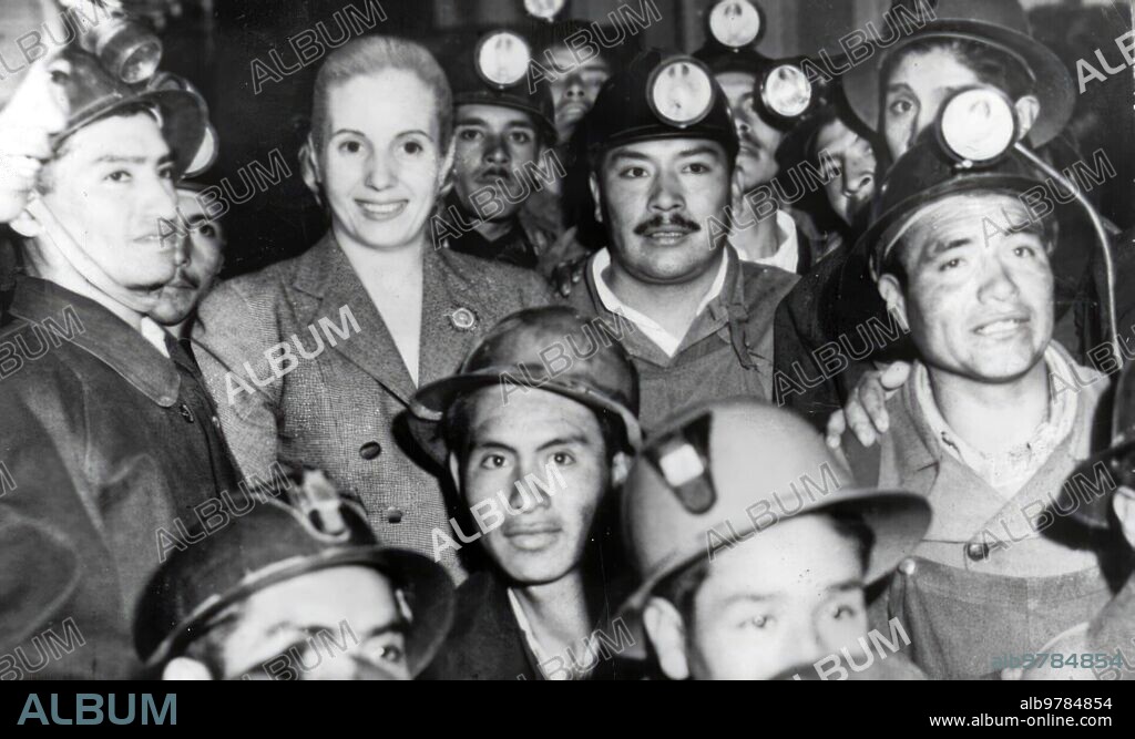 Buenos Aires (Argentina), 1940 (Ca.). Eva Duarte surrounded by miners.