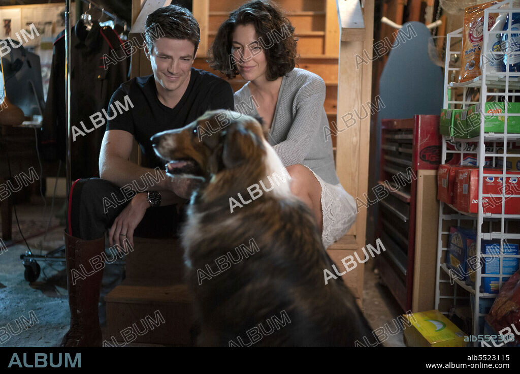 GRANT GUSTIN y KAYLAH ZANDER en EL RESCATE DE RUBY, 2022 (RESCUED BY RUBY), dirigida por KATT SHEA. Copyright Fezziwig Studios.