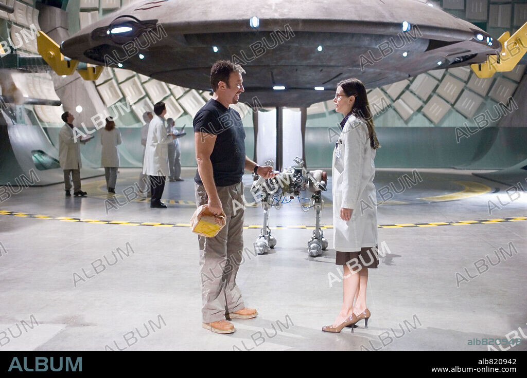 COURTENEY COX y TIM ALLEN en PEQUEÑOS GRANDES HÉROES, 2006 (ZOOM), dirigida por PETER HEWITT. Copyright COLUMBIA PICTURES / GERLITZ, AVA.