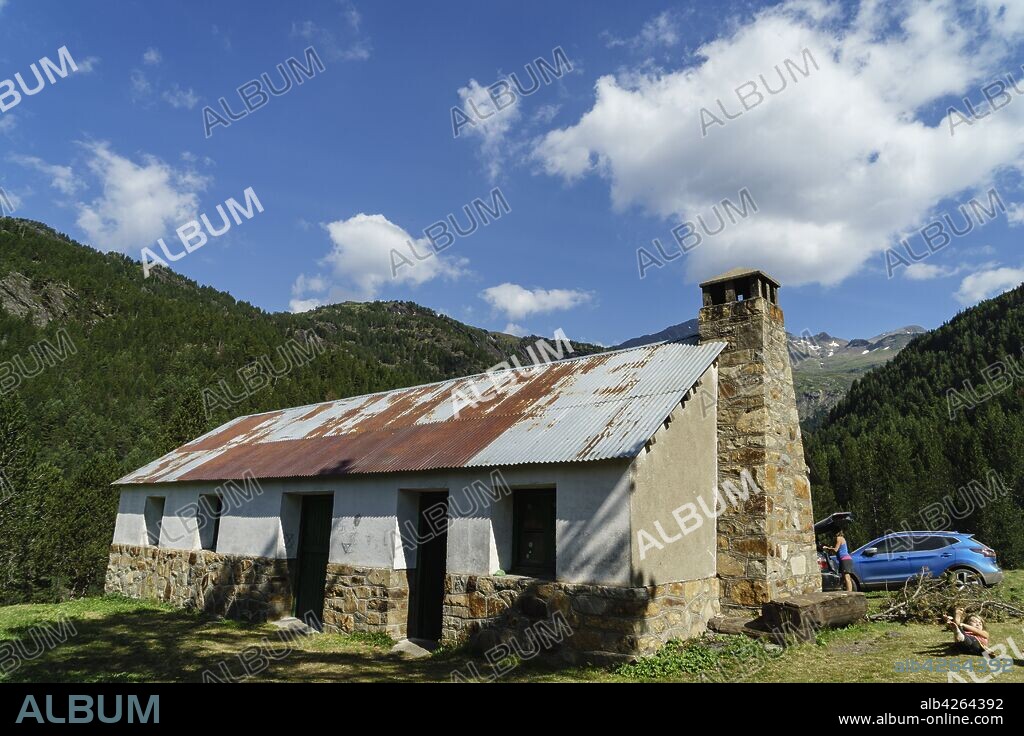 Refugio de Tabernés.. Valle de Chistau.. parque natural Posets-Maladeta, Huesca, cordillera de los Pirineos, Spain.