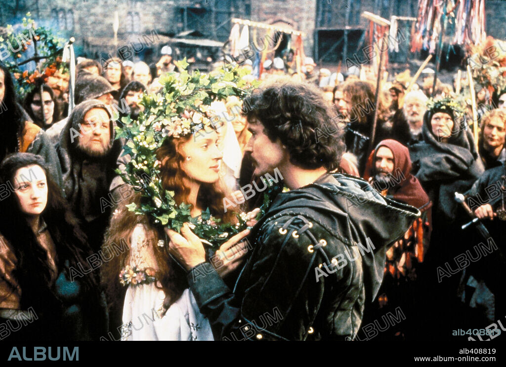 PATRICK BERGIN and UMA THURMAN in ROBIN HOOD, 1991, directed by JOHN IRVIN. Copyright 20TH CENTURY FOX.
