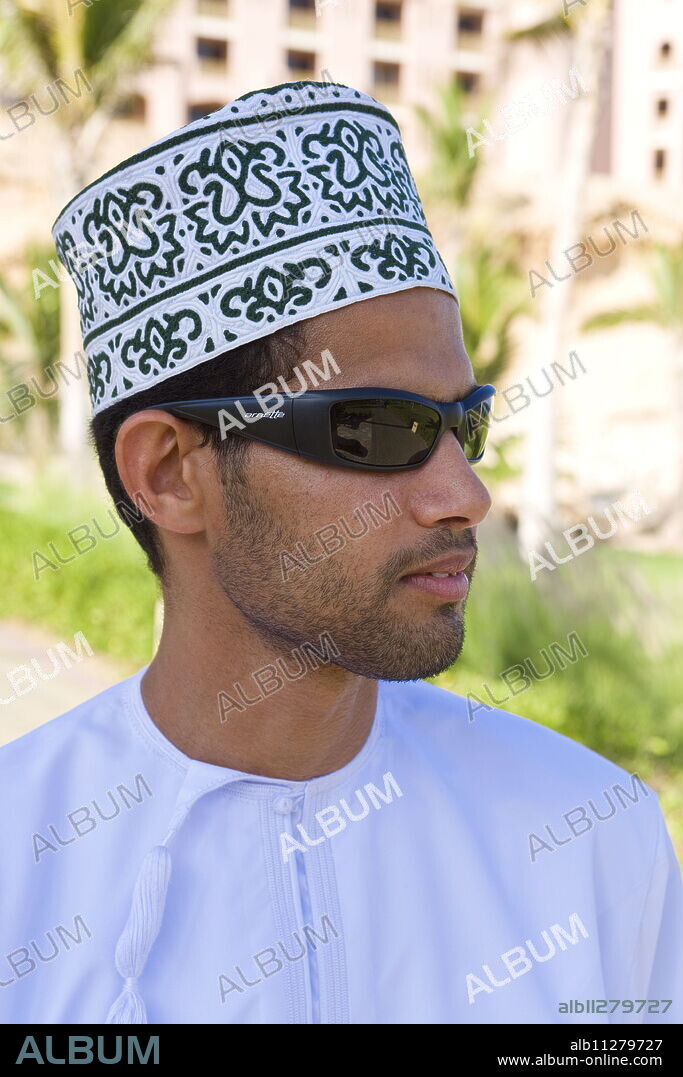 Portrait of Omani man, Muscat, Oman, Middle East.
