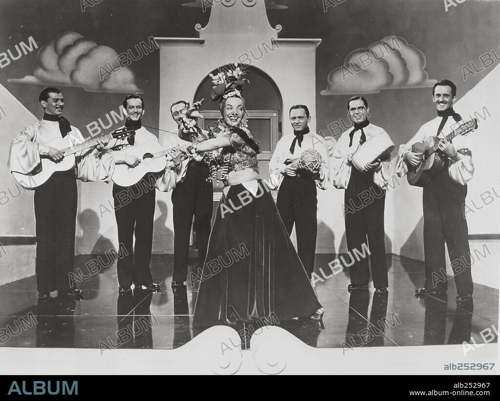 CARMEN MIRANDA en SERENATA ARGENTINA, 1940 (DOWN ARGENTINE WAY), dirigida por IRVING CUMMINGS. Copyright 20TH CENTURY FOX.