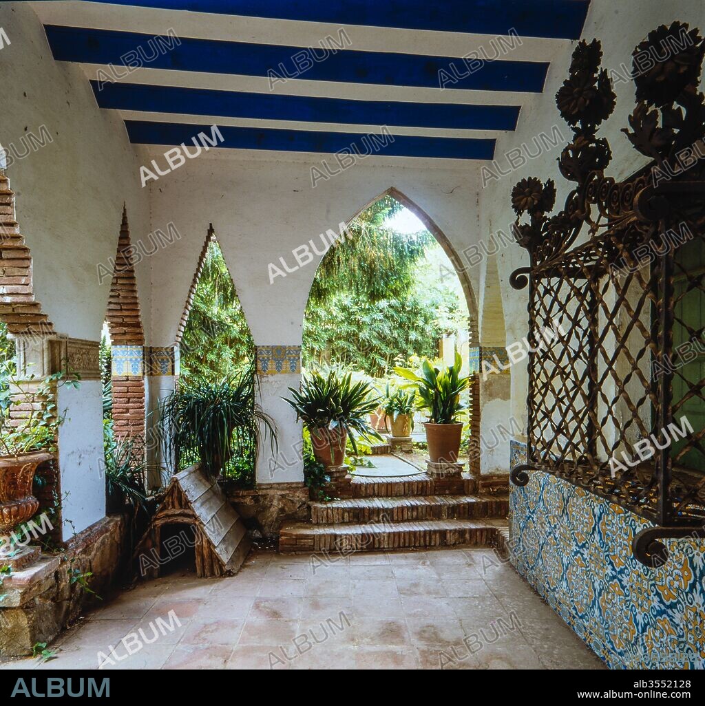 Josep Puig i Cadafalch / Terraza interior en el jardín de la Casa Puig i Cadafalch, 1897-1905, Argentona, Barcelona, Cataluña, España.