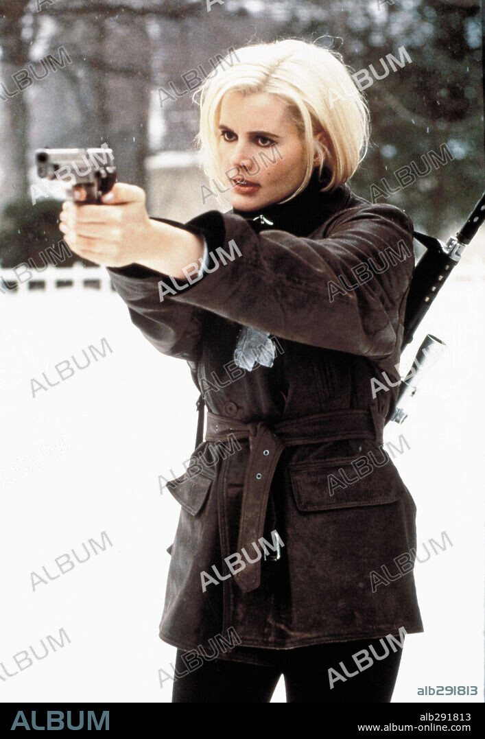 GEENA DAVIS in THE LONG KISS GOODNIGHT, 1996, directed by RENNY HARLIN. Copyright NEW LINE CINEMA.