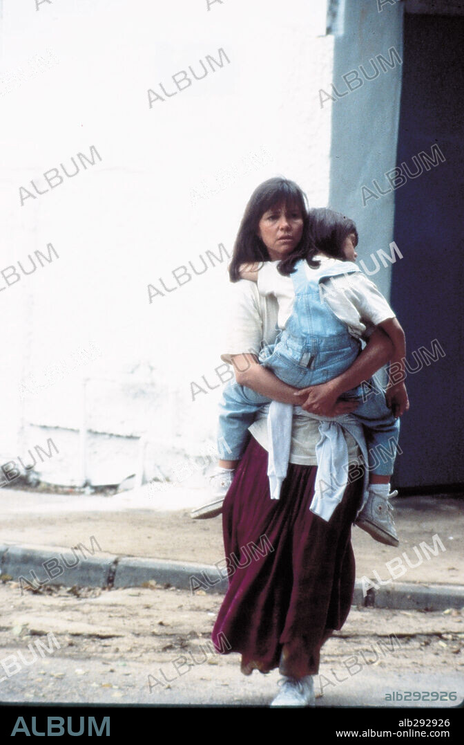 SALLY FIELD en NO SIN MI HIJA, 1991 (NOT WITHOUT MY DAUGHTER), dirigida por BRIAN GILBERT. Copyright PATHE / HAMENACHEM, YONI.