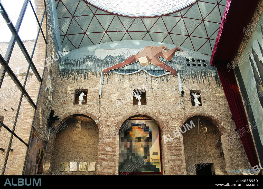 SALVADOR DALÍ. Figueres, L'Alt Empordà, province of Girona, Catalonia, Spain. The Salvador Dalí Theatre-Museum (Teatre Museu Dalì).. Bottom, in the center, Gala Nude Looking at the Sea Which at 18 Metres Appears the President Lincoln (1975), 420 x 318 cm, Oil on photographic paper on wood. Dalí produced this work, as homage to the painter Mark Rothko.