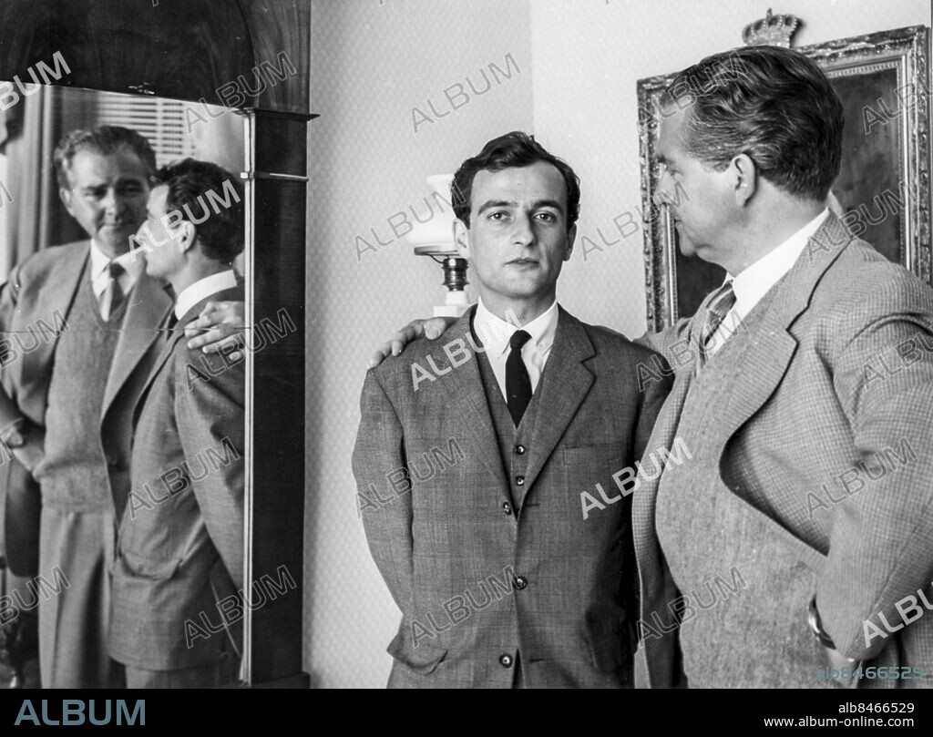 ARKIV STOCKHOLM 19630821.. Göran Graffman (t.v.), regissör och skådespelare, och Stig Järrel, skådespelare och revyartist, i samband med inspelningen av filmen Sällskapslek, regissör Torgny Anderberg.. Foto: Weine Öberg / SVT / Kod: 5600. AB Text & Bilder. Mapp: Graffman, Göra.