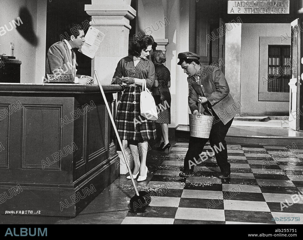 CANTINFLAS in THE ILLITERATE ONE, 1961 (EL ANALFABETO), directed by MIGUEL M. DELGADO. Copyright POSA FILMS, S.A.