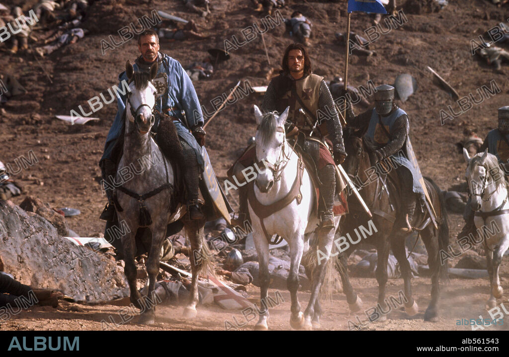 JEREMY IRONS and ORLANDO BLOOM in KINGDOM OF HEAVEN, 2005, directed by RIDLEY SCOTT. Copyright 20TH CENTURY FOX / APPLEBY, DAVID.
