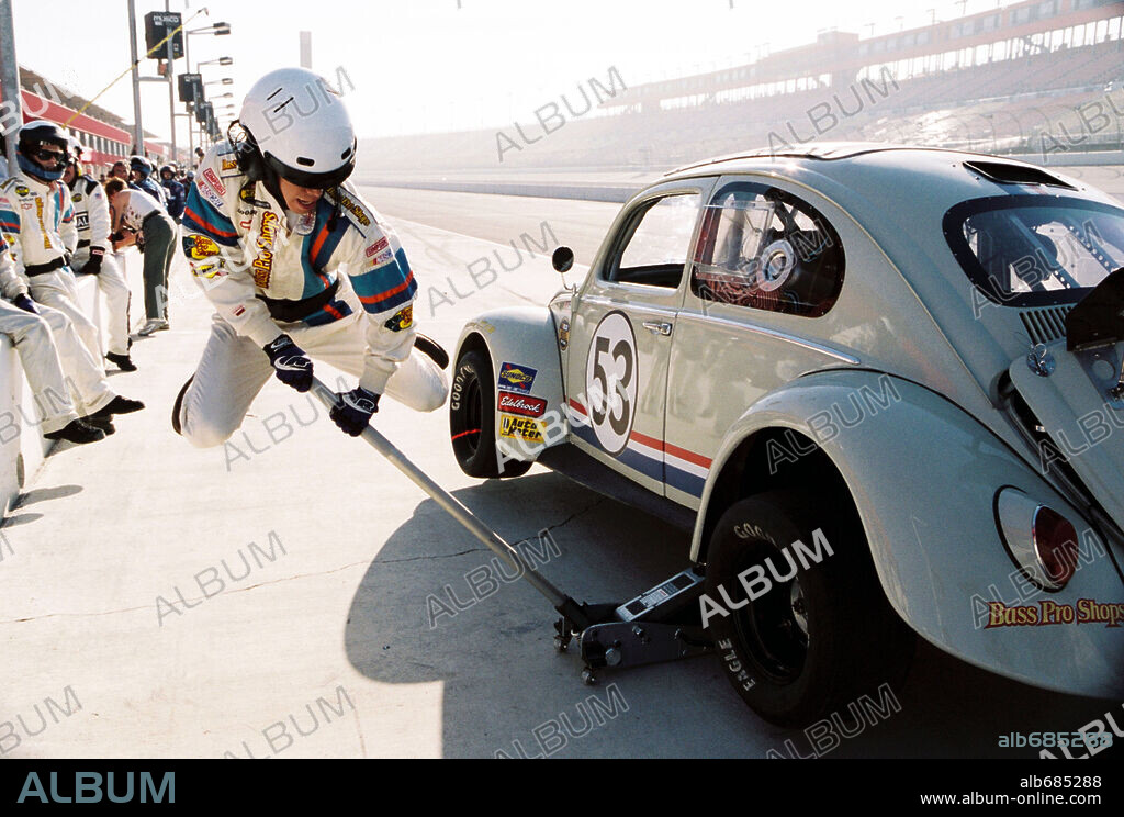 HERBIE: A TOPE, 2005 (HERBIE: FULLY LOADED), dirigida por ANGELA ROBINSON. Copyright WALT DISNEY PICTURES / CARTWRIGHT, R.