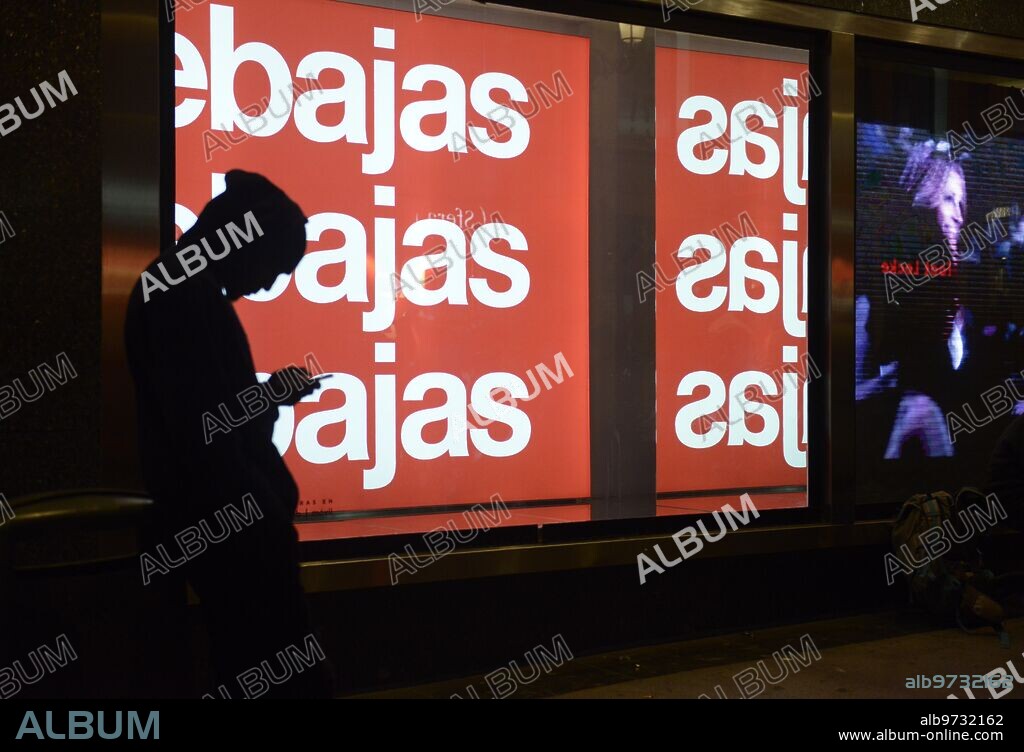 Madrid, 06/01/2017. Carteles de Rebajas de el corte Inglés. Foto: Maya Balanya Archdc.