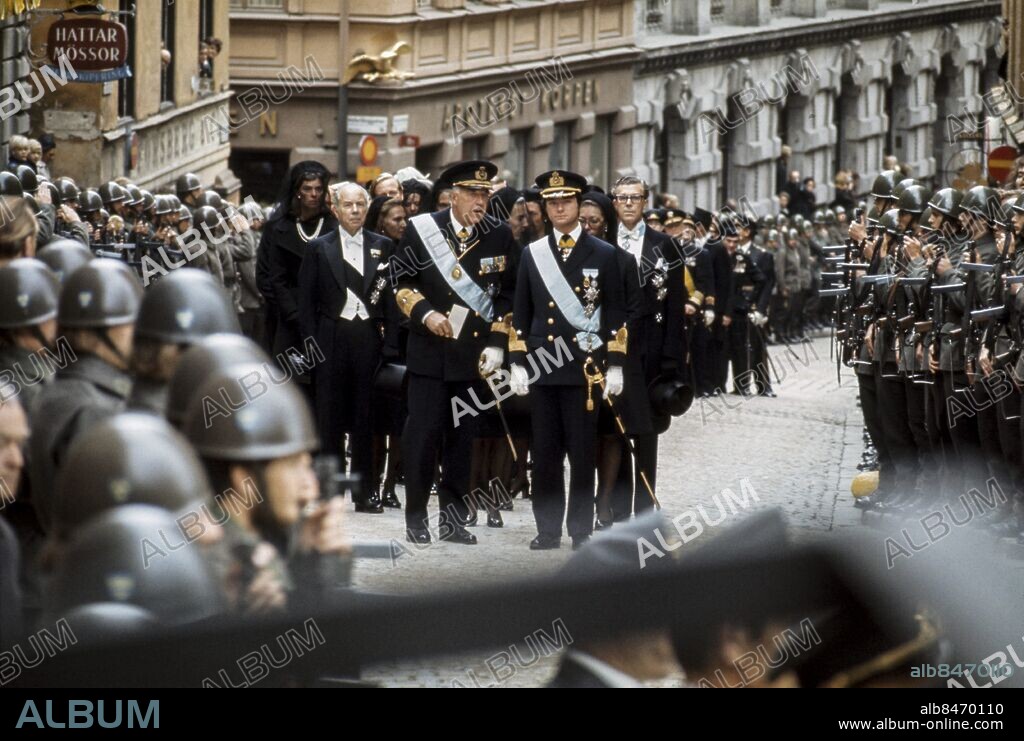 ARKIV STOCKHOLM 1972-12-07.. Crown Prince Carl Gustaf and Prince Bertil are seen during the funeral of Princess Sibylla in Stockholm, Sweden, December 7, 1972 . Foto: SVT Bild / Kod: 5600.