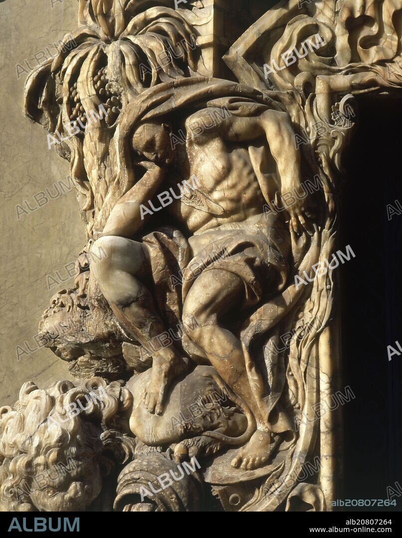 IGNACIO VERGARA (1715-1776). EXTERIOR- DET PORTADA PRINCIPAL REALIZADA EN ALABASTRO - FACHADA PROYECTADA EN 1740 POR EL PINTOR HIPOLITO ROVIRA - BARROCO ESPAÑOL.