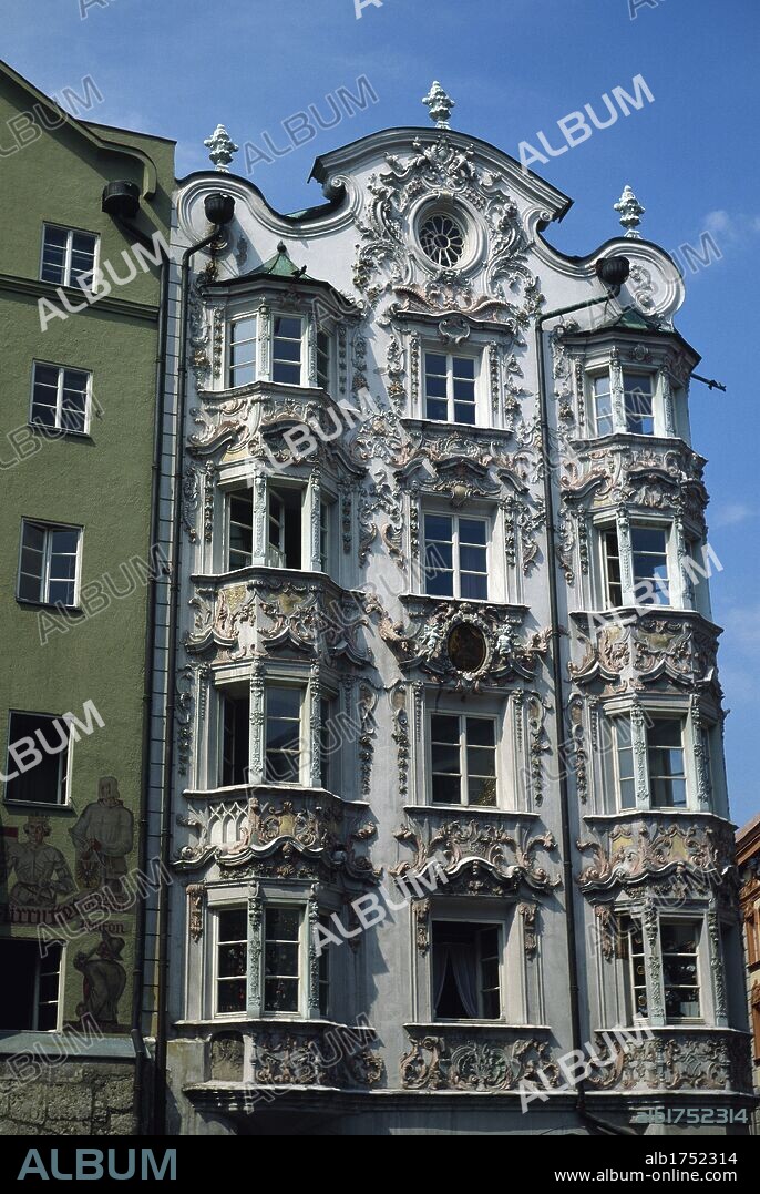 ARTE SIGLO XVIII-ROCOCO. AUSTRIA. HELBLINGHAUS. En el siglo XVIII se le aplicó una decoración totalmente ROCOCO. Vista general de la FACHADA. INNSBRUCK.