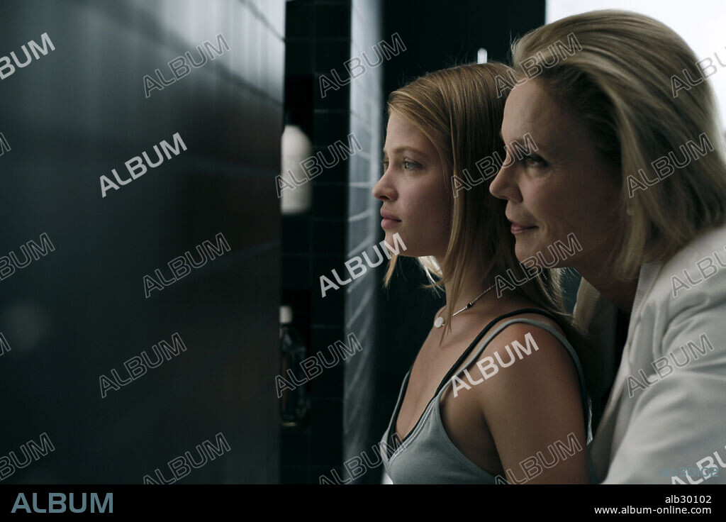 MARTHE KELLER et MELANIE THIERRY dans CHRYSALIS, 2007, réalisé par JULIEN LECLERCQ. Copyright LES FILMS DU DAUPHIN/SOCIETE DES ETABLISSEMENTS L GAUMONT.