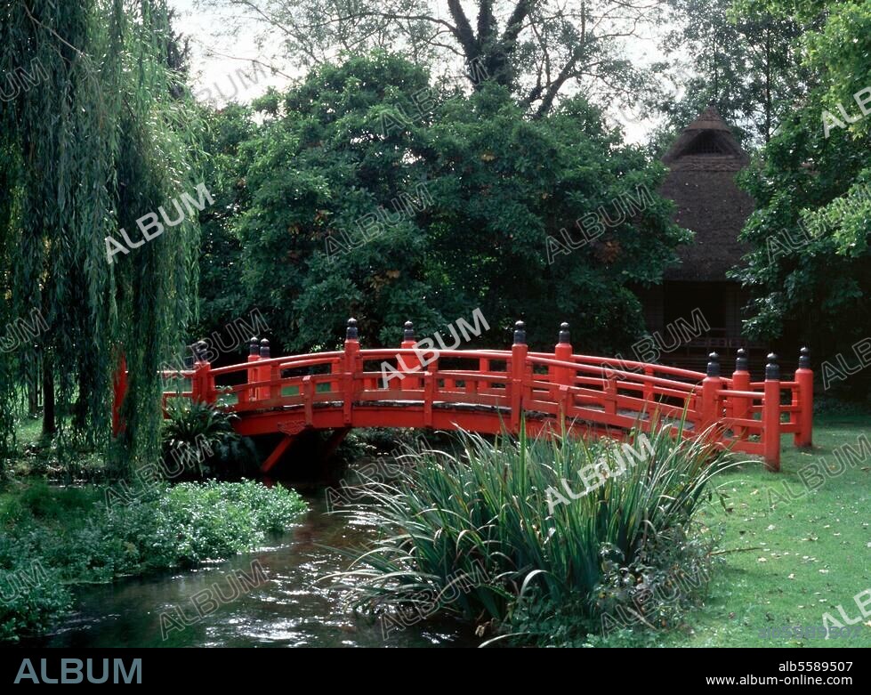 Heale Garden, Japanische Brücke © Barbara Opitz Format / Filmsize: 6 × 9 cm.