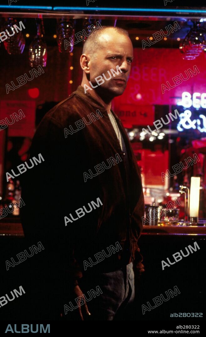 BRUCE WILLIS dans PULP FICTION, 1994, réalisé par QUENTIN TARANTINO. Copyright MIRAMAX.