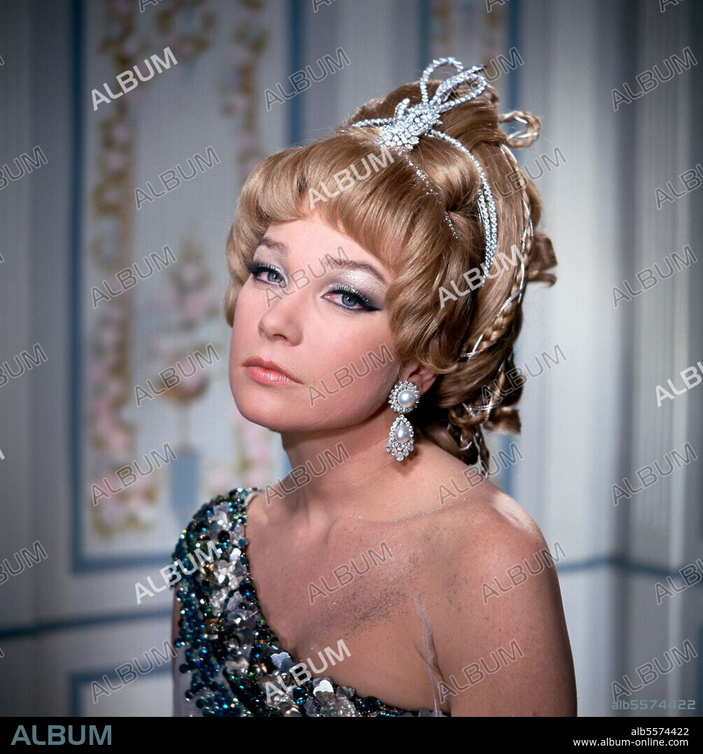 SHIRLEY MACLAINE in WOMAN TIMES SEVEN, 1967, directed by VITTORIO