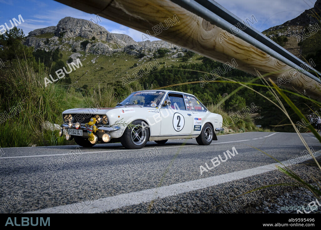 SEAT 124 sport, Rally Clásico Isla de Mallorca, carretera Puig Major, Mallorca, Balearic Islands, Spain.