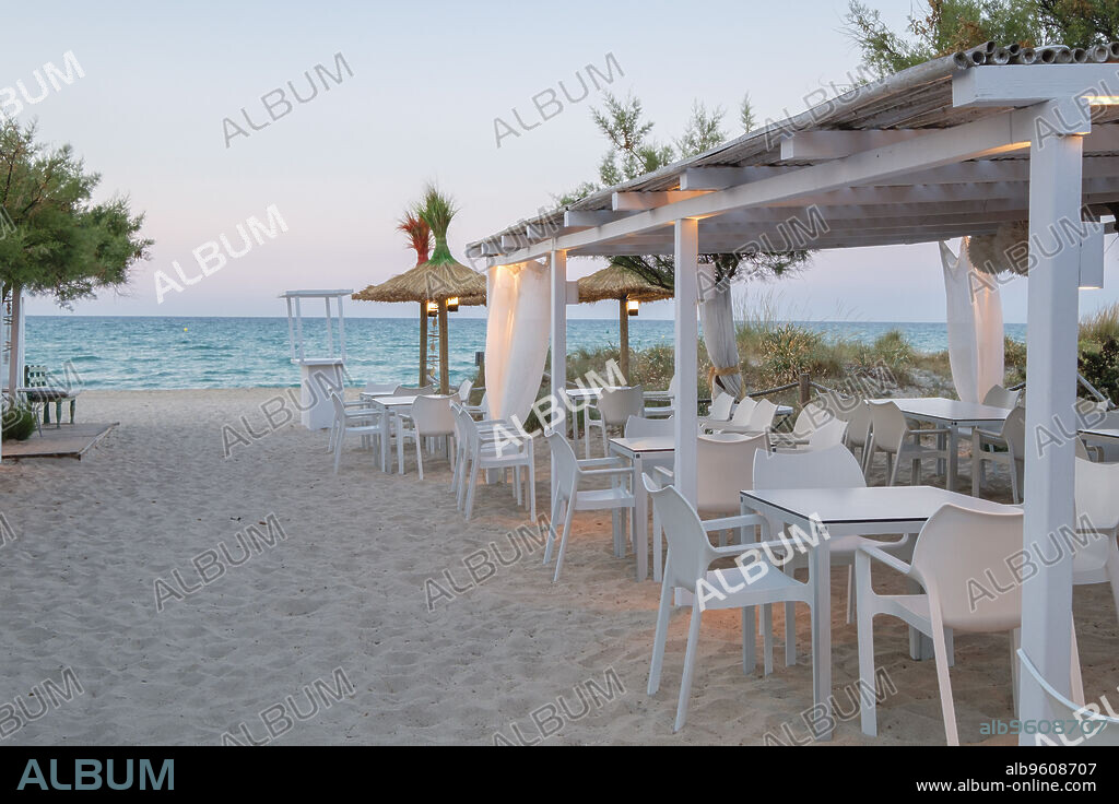 chiringuito de playa, La Ponderosa, casetas des Capellans, Can Picafort, bahia de Alcudia, Mallorca, balearic islands, spain, europe.