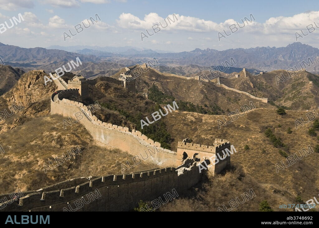 View of a section of the Great Wall, UNESCO World Heritage Site, between Jinshanling and Simatai near Beijing, China, Asia.