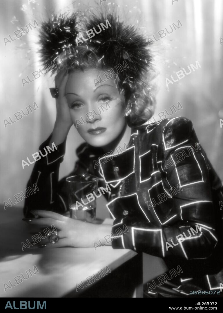 MARLENE DIETRICH en SIETE PECADORES, 1940 (SEVEN SINNERS), dirigida por TAY GARNETT. Copyright UNIVERSAL PICTURES.