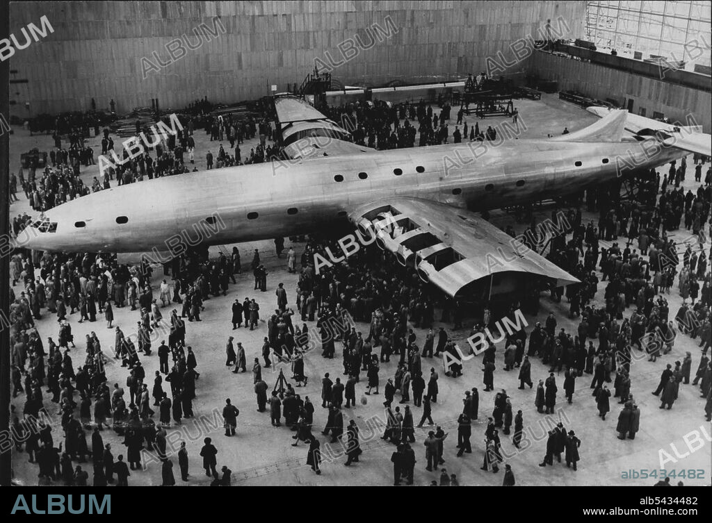The world's biggest plane, Brabazon 1, dwarfing the crowd at Bristol (England), ***** ceremony. The Brabazon has a fuel capacity of 13,000 gallons, and a wing span of ***** 120 passengers and a crew of 12 and has a maximum speed of more than 300 miles *****. October 9, 1947.