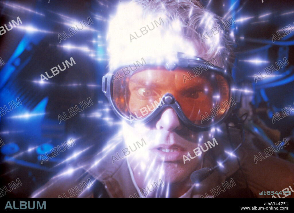 DENNIS QUAID in INNERSPACE, 1987, directed by JOE DANTE. Copyright WARNER BROTHERS.