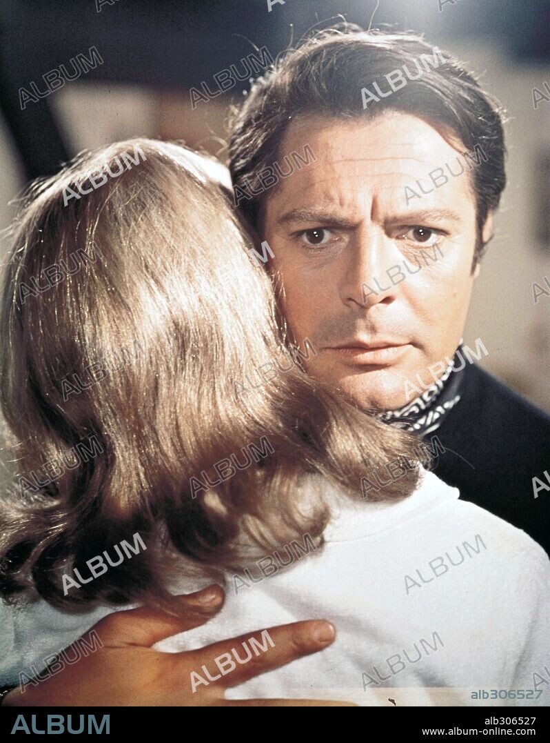 FAYE DUNAWAY und MARCELLO MASTROIANNI in AMANTI, 1968, unter der Regie von VITTORIO DE SICA. Copyright LES FILMS CONCORDIA.