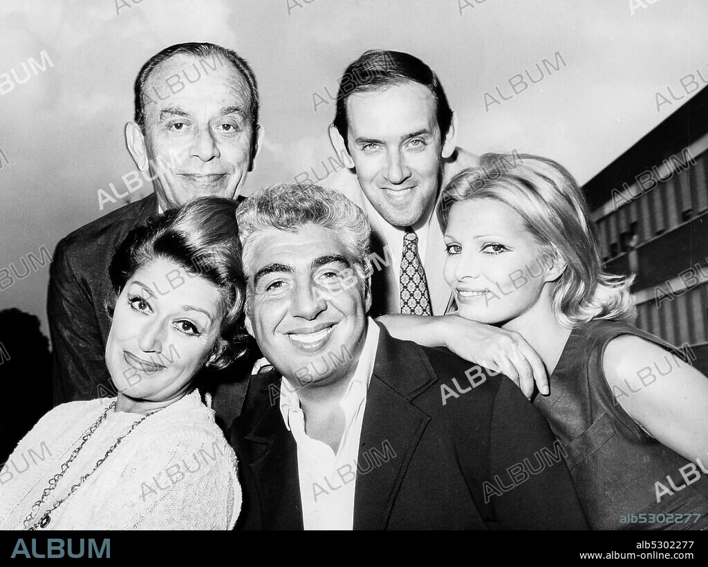 Gisella sofio. gino bramieri. enzo garinei. 60s.