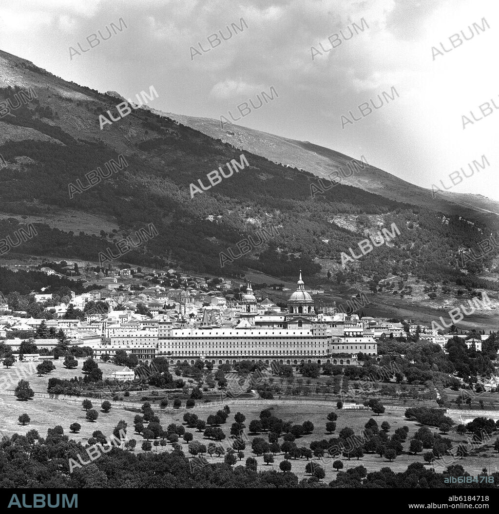 JUAN DE HERRERA. MONASTERIO DEL ESCORIAL- SIGLO XVI - FOTOGRAFIA EN BLANCO Y NEGRO - AÑOS 60.