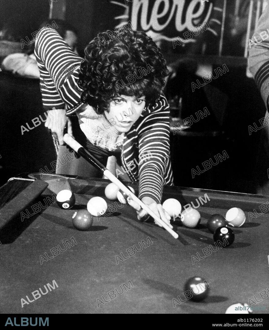 JANE FONDA en MATERIAL AMERICANO, 1973 (STEELYARD BLUES), dirigida por ALAN MYERSON. Copyright WARNER BROTHERS / Cortesía.