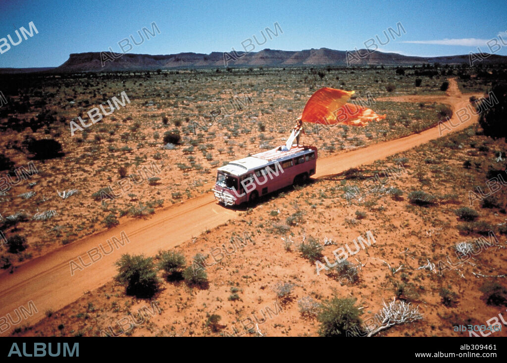 PRISCILLA - KÖNIGIN DER WÜSTE, 1994 (ADVENTURES OF PRISCILLA, QUEEN OF THE DESERT, THE), unter der Regie von STEPHAN ELLIOTT. Copyright POLYGRAM.