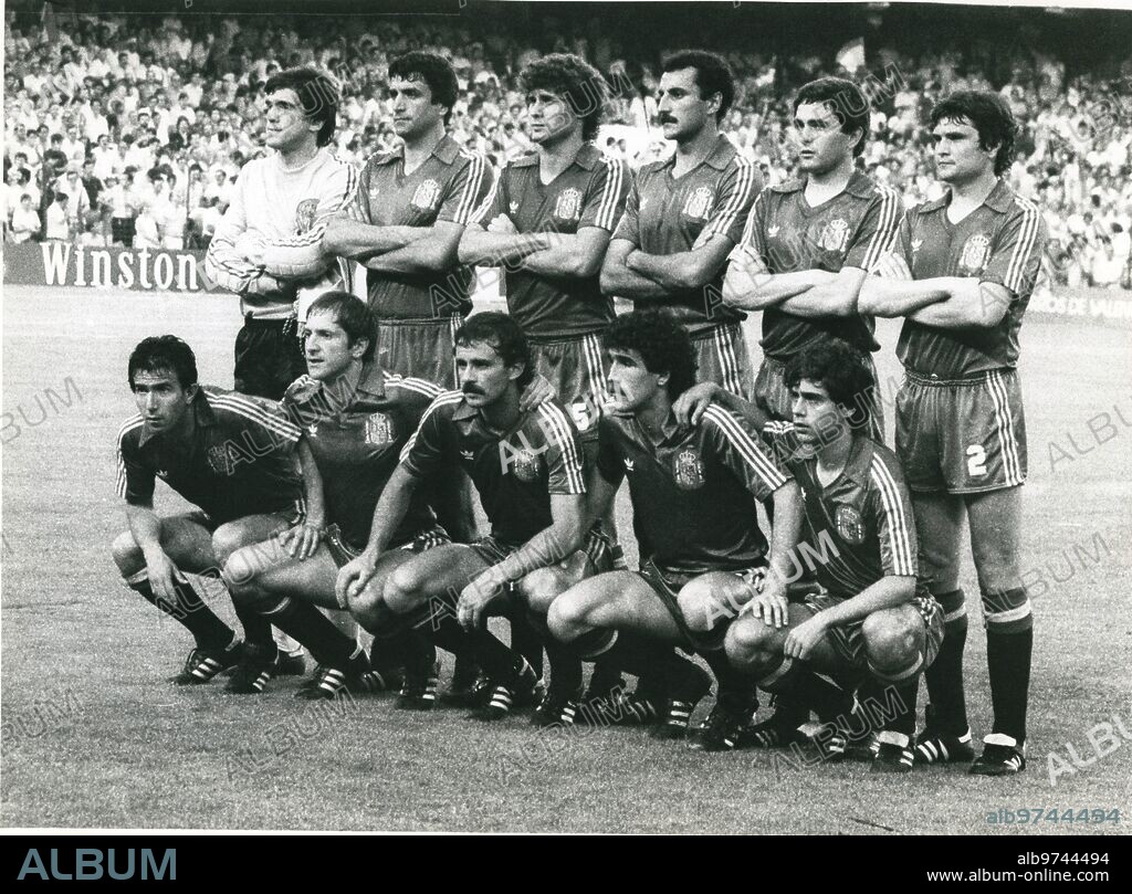 Valencia, 16/06/1982. Copa Mundial de Fútbol 1982. Partido de primera fase disputado en el estadio Luis Casanova entre las selecciones de España y Honduras, que terminó con empate a 1. En la imagen, la alineación Española, de pie: Arconada, Alexanco, Tendillo, Joaquín Alonso, Gordillo, Camaño; agachados: Juanito, Perico Alonso, Satustregui, Zamora y López Ufarte.