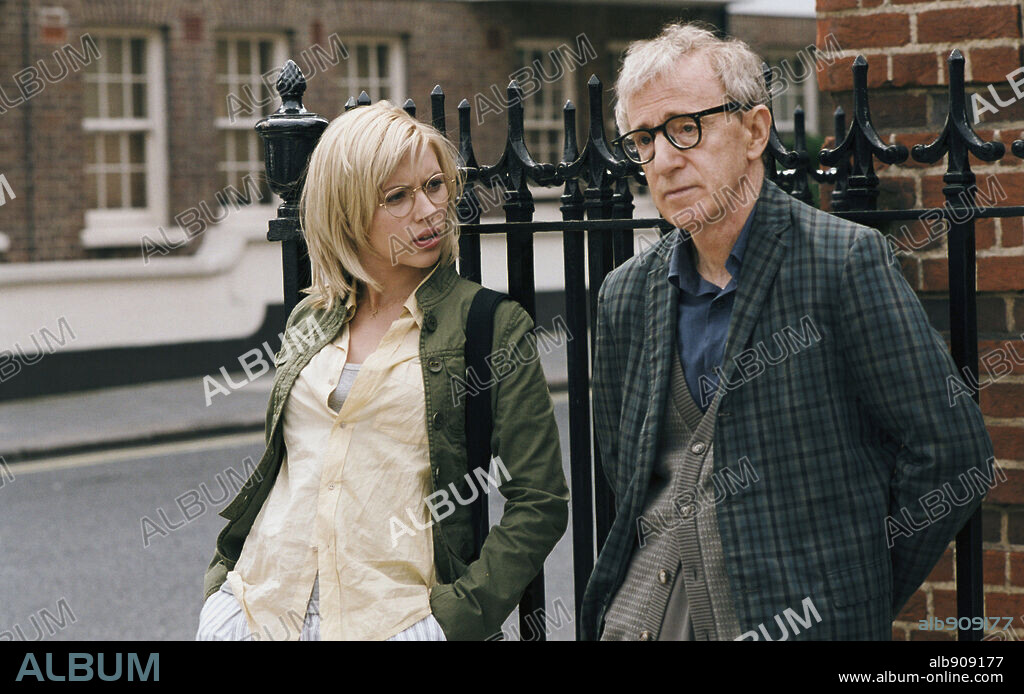 SCARLETT JOHANSSON et WOODY ALLEN dans SCOOP, 2006, réalisé par WOODY ALLEN. Copyright BBC FILMS/INGENIOUS FILM PARTNERS/INGENIOUS MEDIA/JELLY ROLL.