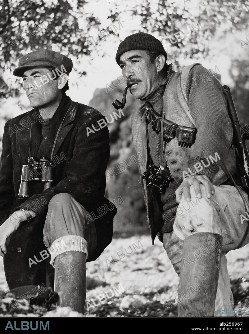 ANTHONY QUINN et GREGORY PECK dans THE GUNS OF NAVARONE, 1961, réalisé par J. LEE THOMPSON. Copyright COLUMBIA PICTURES.