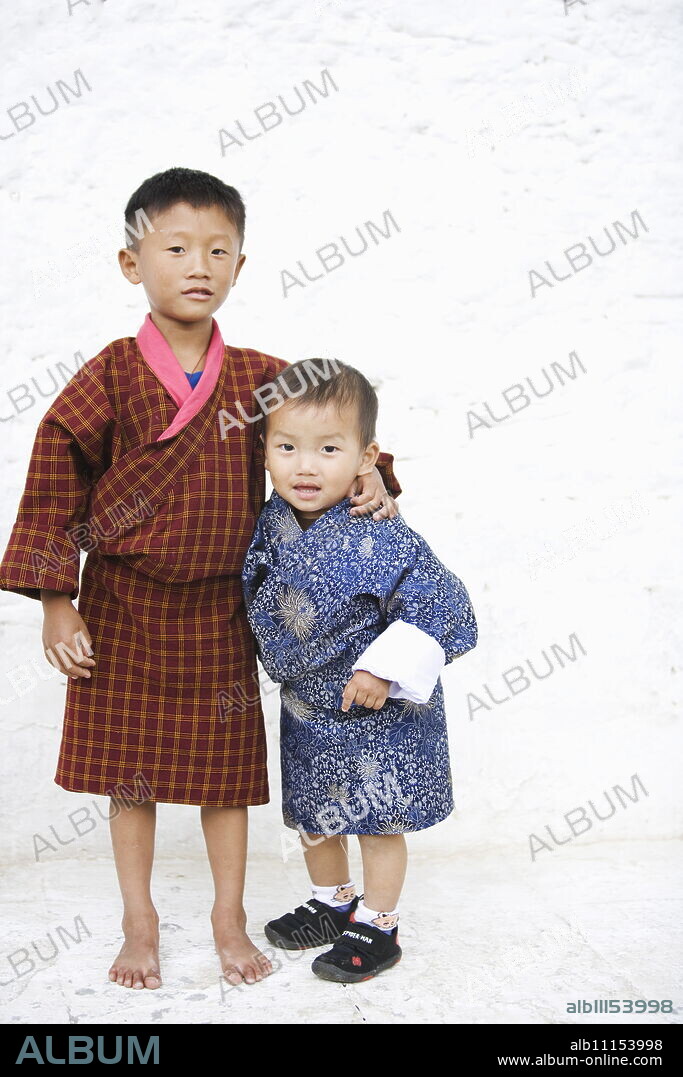Bhutanese boys, Trashi Chhoe Dzong, Thimphu, Bhutan, Asia.