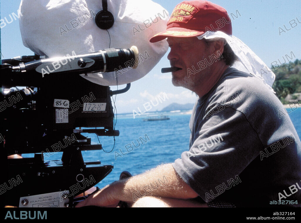 RIDLEY SCOTT in WHITE SQUALL, 1996, directed by RIDLEY SCOTT. Copyright HOLLYWOOD PICTURES / MORTON, MERRICK.
