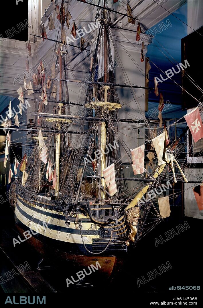 MODELO A ESCALA DEL NAVIO SANTA ANA VISTO DESDE PROA.