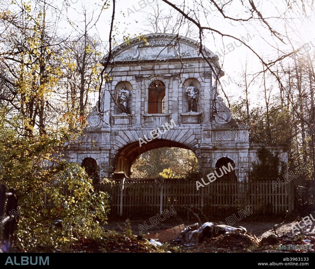 Temple Bar, Theobalds Park, Cheshunt, Hertfordshire, 1972. Originally one of the gates into the City of London, in the late 19th century it was dismantled and moved to Theobalds Park, belonging to Sir Henry Meux. Over a hundred years later it was moved back to London again and re-erected as an entrance to the Paternoster Square redevelopment near St Paul's Cathedral. It opened to the public in 2004.
