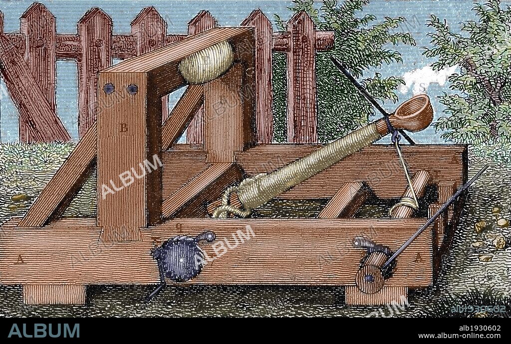 IMPERIO ROMANO. EJERCITO. CATAPULTA utilizada por las tropas romanas durante sus campañas militares. Grabado coloreado del siglo XIX.