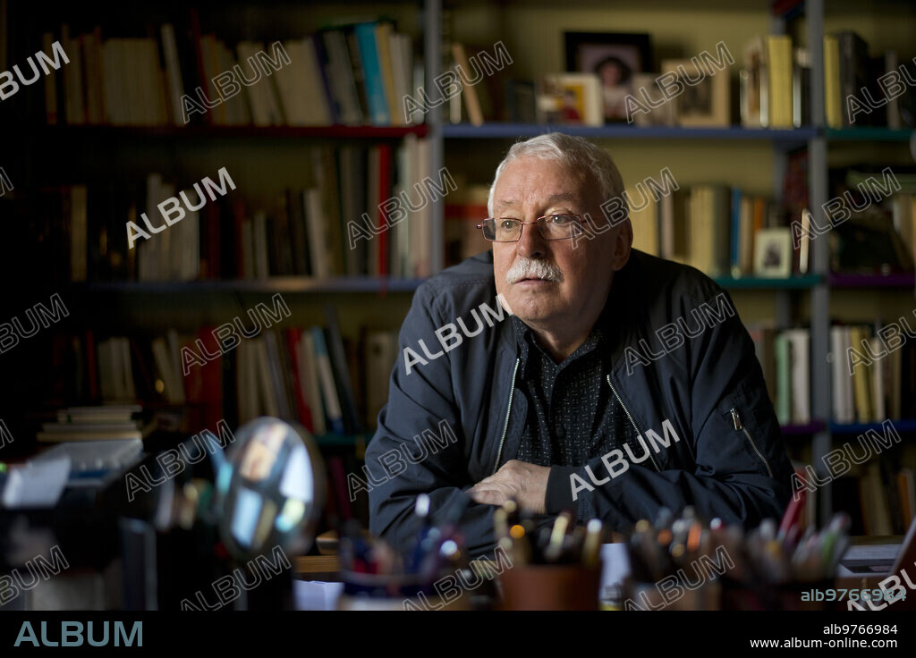 Madrid, 10/06/2017. Joaquín Leguina posa para Abc en el estudio de su Casa. Foto: Maya Balanyá Archdc.